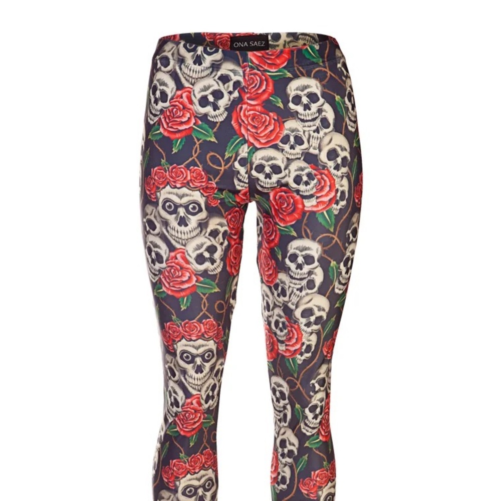 Skulls and Roses Leggings | Spooky Halloween Style